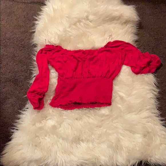 RED SHOULDERSSS OUT - Picture 1 of 1